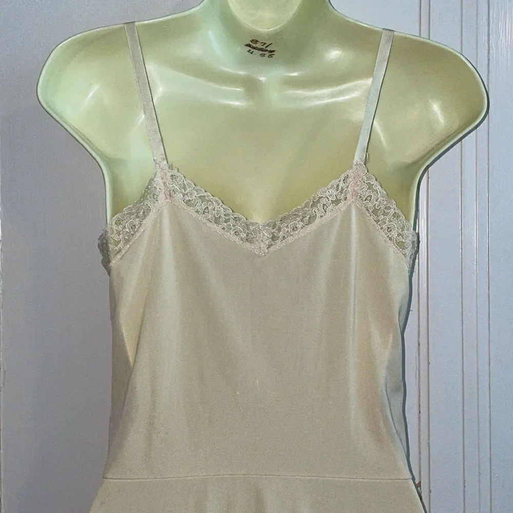 Vtg 50s/60s Charmode cream colored‎ full slip with lace details - Picture 11 of 13